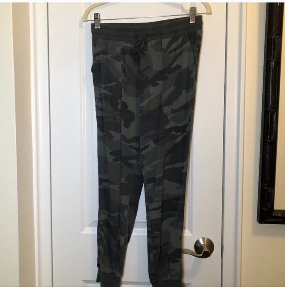 Splendid Super Soft Camouflage Joggers Size XS EUC - Picture 4 of 13